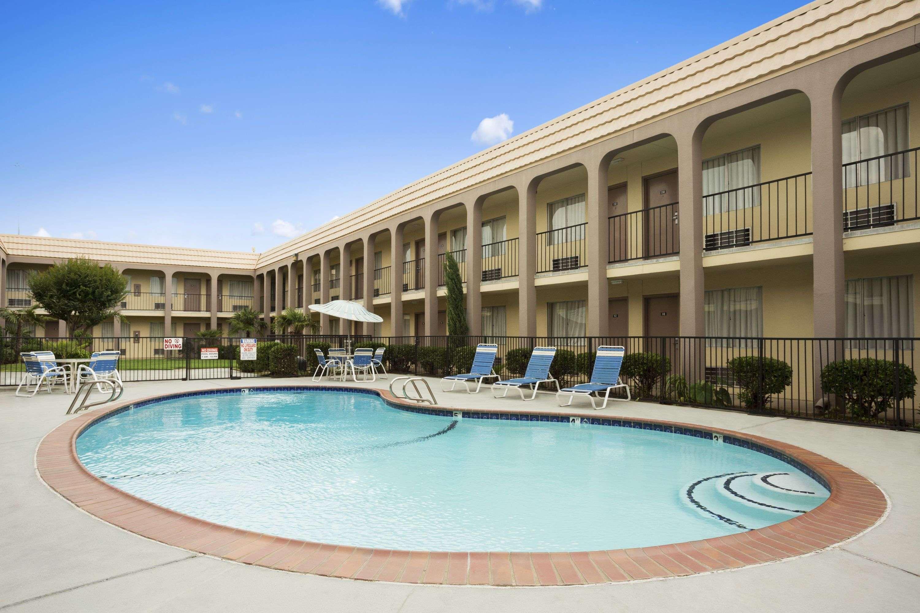 Days Inn By Wyndham Dallas Irving Eksteriør bilde